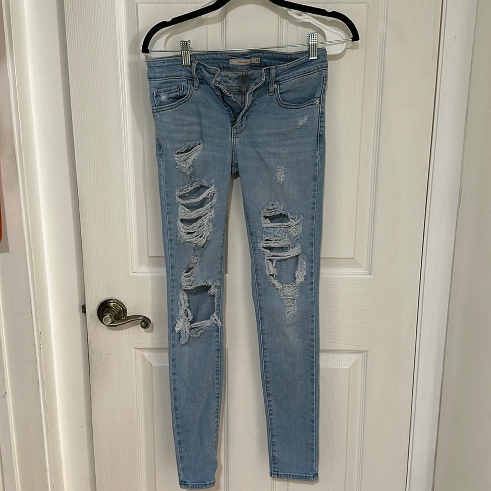 Levi 711 - distressed - size 25 - skinny